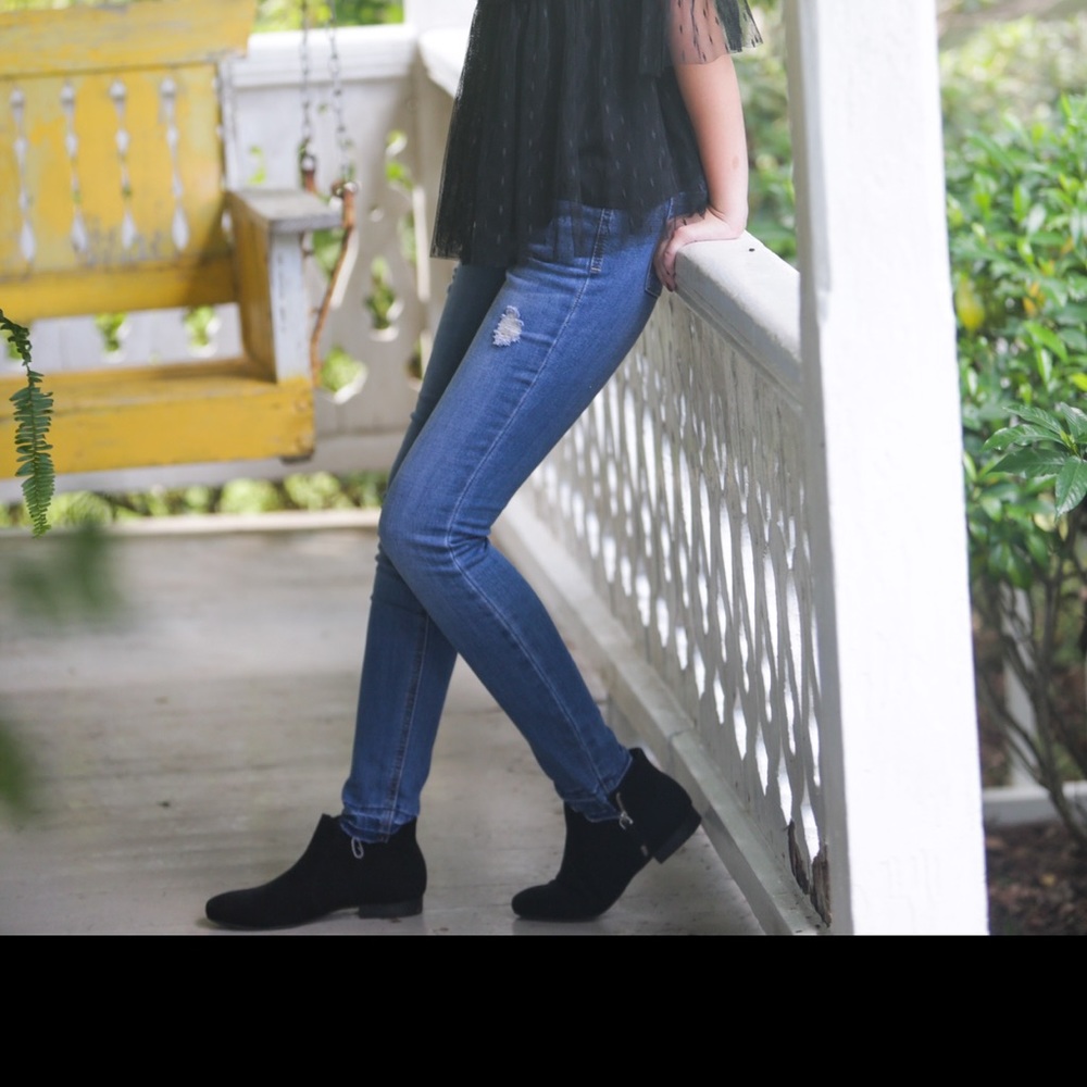 Francesca’s pale distressed jeans size 26